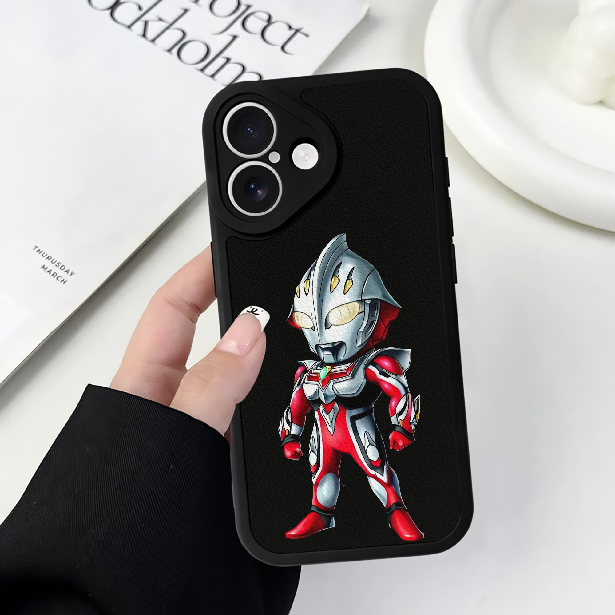 （画像用） ウルトラマン Ultraman 【iPhone 16シリーズ対応】シリコンスマホケース（レザー調） 材質：シリコン